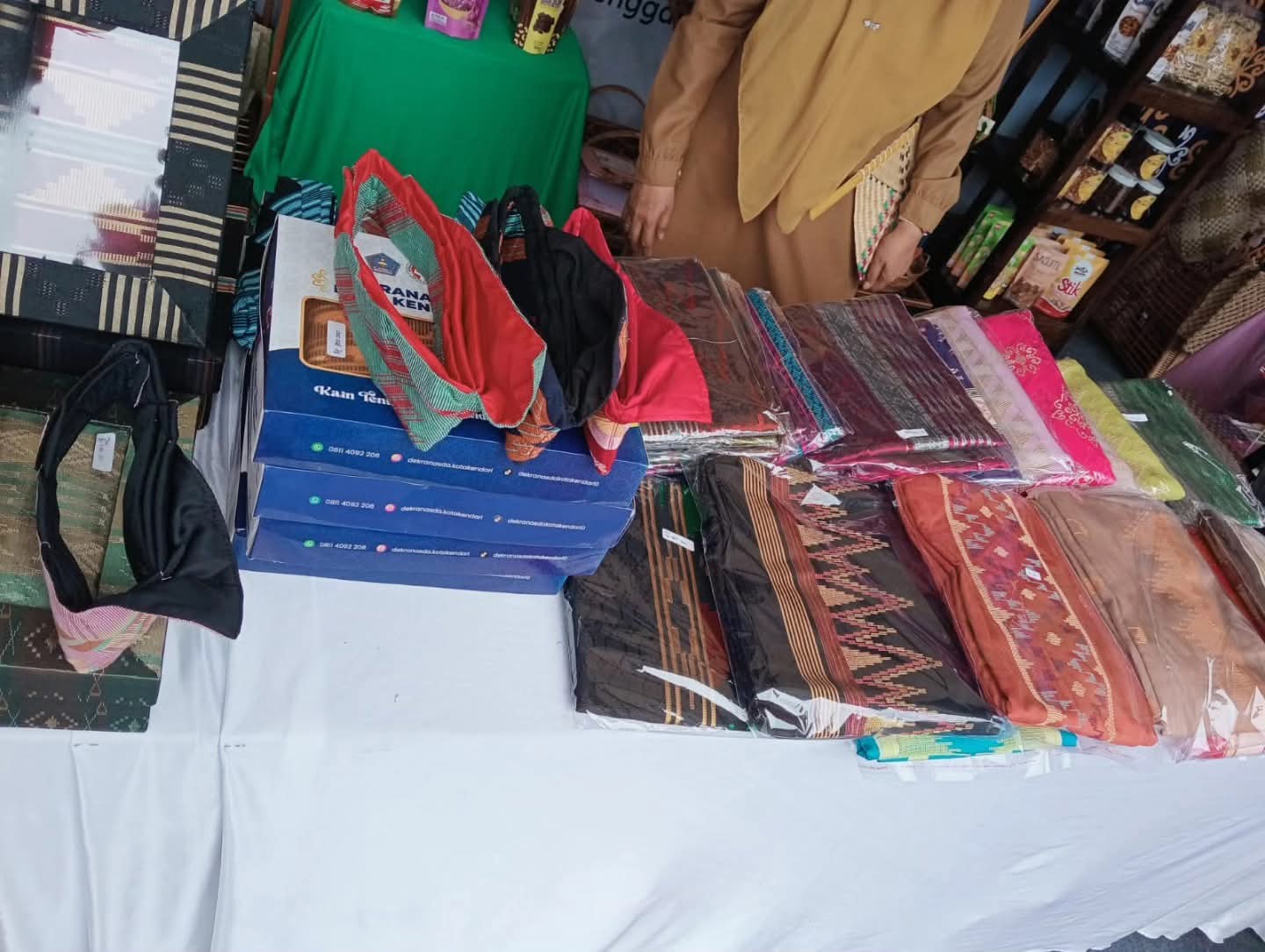 Dekranasda Kendari Pamerkan Produk Unggulan ke Para Gubernur se-Indonesia 12 Dekranasda Kendari Pamerkan Produk Unggulan ke Para Gubernur se-Indonesia