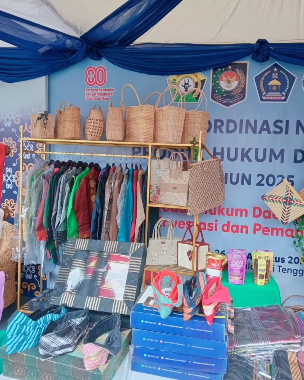 Dekranasda Kendari Pamerkan Produk Unggulan ke Para Gubernur se-Indonesia 11 Dekranasda Kendari Pamerkan Produk Unggulan ke Para Gubernur se-Indonesia