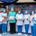 Ketua Dekranasda Kendari saat menunjukan produk unggulannya