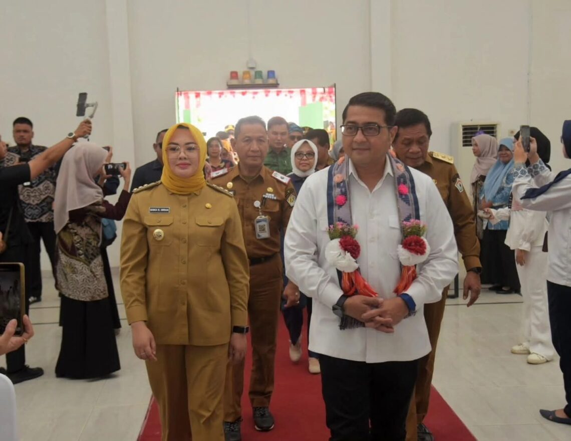 Wali Kota Kendari, Siska Karina Imran mendampingi Kunker Menkraf meninjau SRMP 25 Kendari