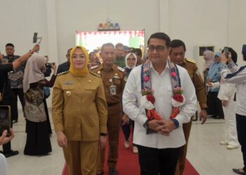 Wali Kota Kendari, Siska Karina Imran mendampingi Kunker Menkraf meninjau SRMP 25 Kendari