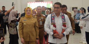 Wali Kota Kendari, Siska Karina Imran mendampingi Kunker Menkraf meninjau SRMP 25 Kendari