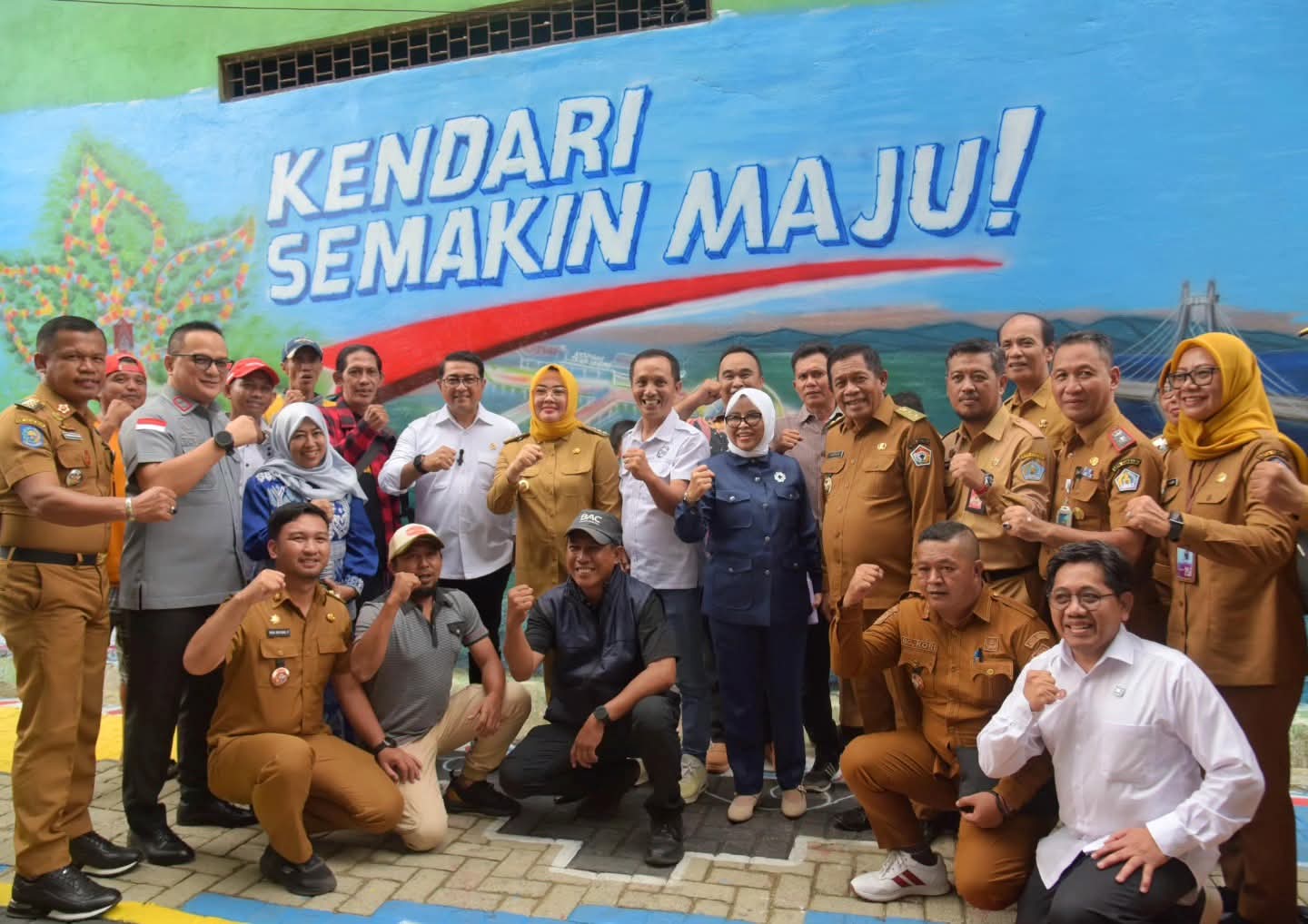 Dampingi Kunker Menkraf, Wali Kota Pamerkan Produk Kreatif Koperasi Kelurahan Bende 13 Dampingi Kunker Menkraf, Wali Kota Pamerkan Produk Kreatif Koperasi Kelurahan Bende