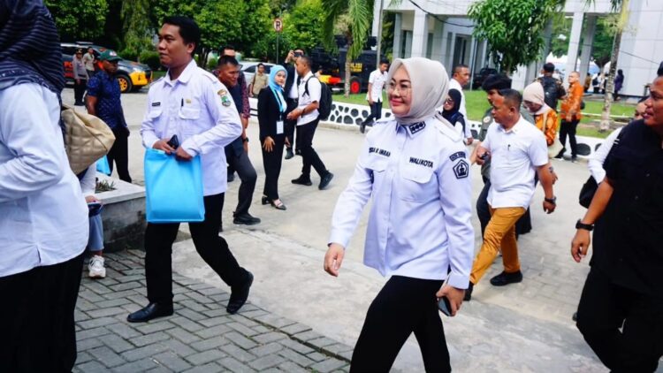 Wali Kota Kendari saat menghadiri Rakornas PHD di Aula Kantor Gubernur Sultra