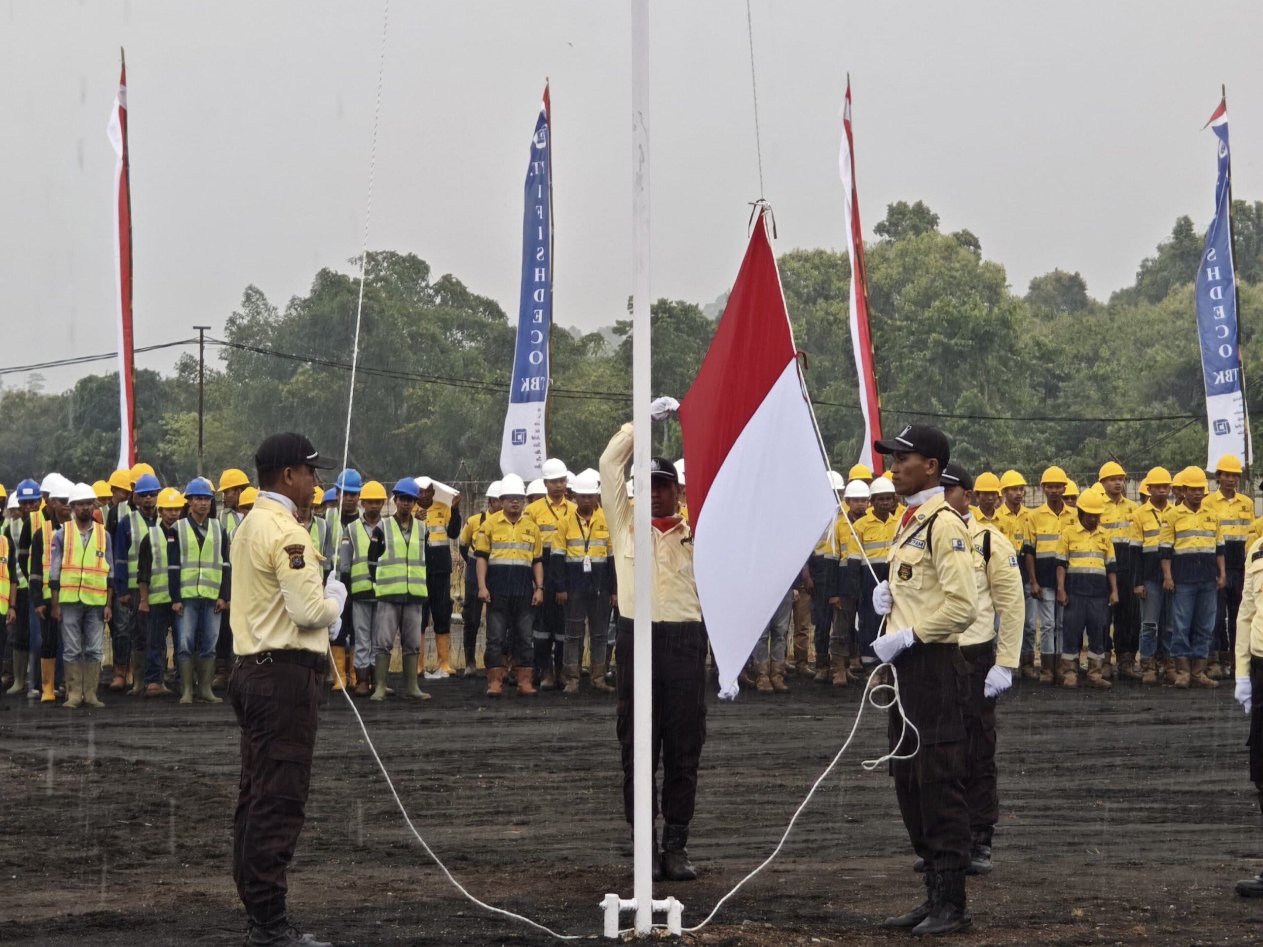 PT Ifishdeco Tbk Gelar Upacara Pengibaran Bendera di Lokasi Tambang, Dihadiri Direksi