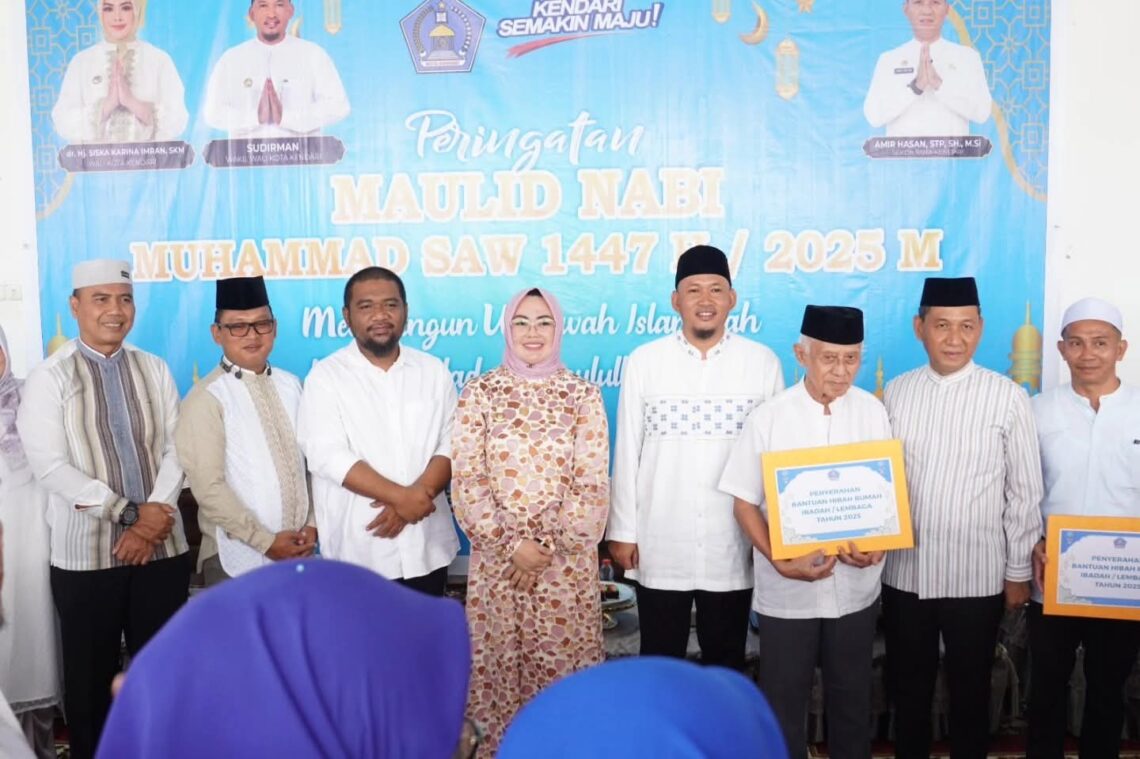Peringatan Maulid Nabi Muhammad SAW di lapangan upacara Balai Kota Kendari