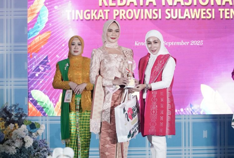 Ketua Dekranasda Konut Hadiri Pemilihan Putri Citra Indonesia dan Batik Tenun Sultra 2025