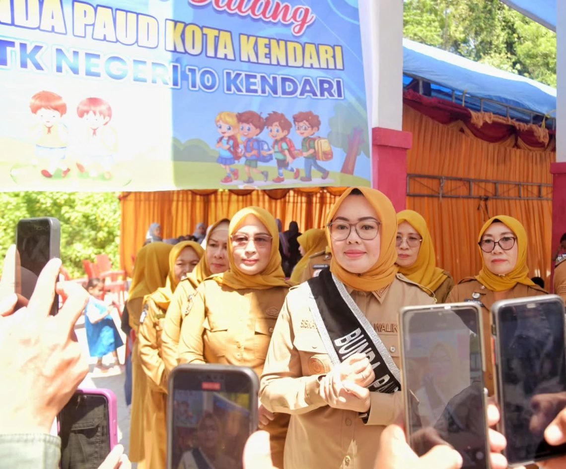 Bunda PAUD Kendari, Siska Karina Imran usai meresmikan TK Negeri 10 Kendari