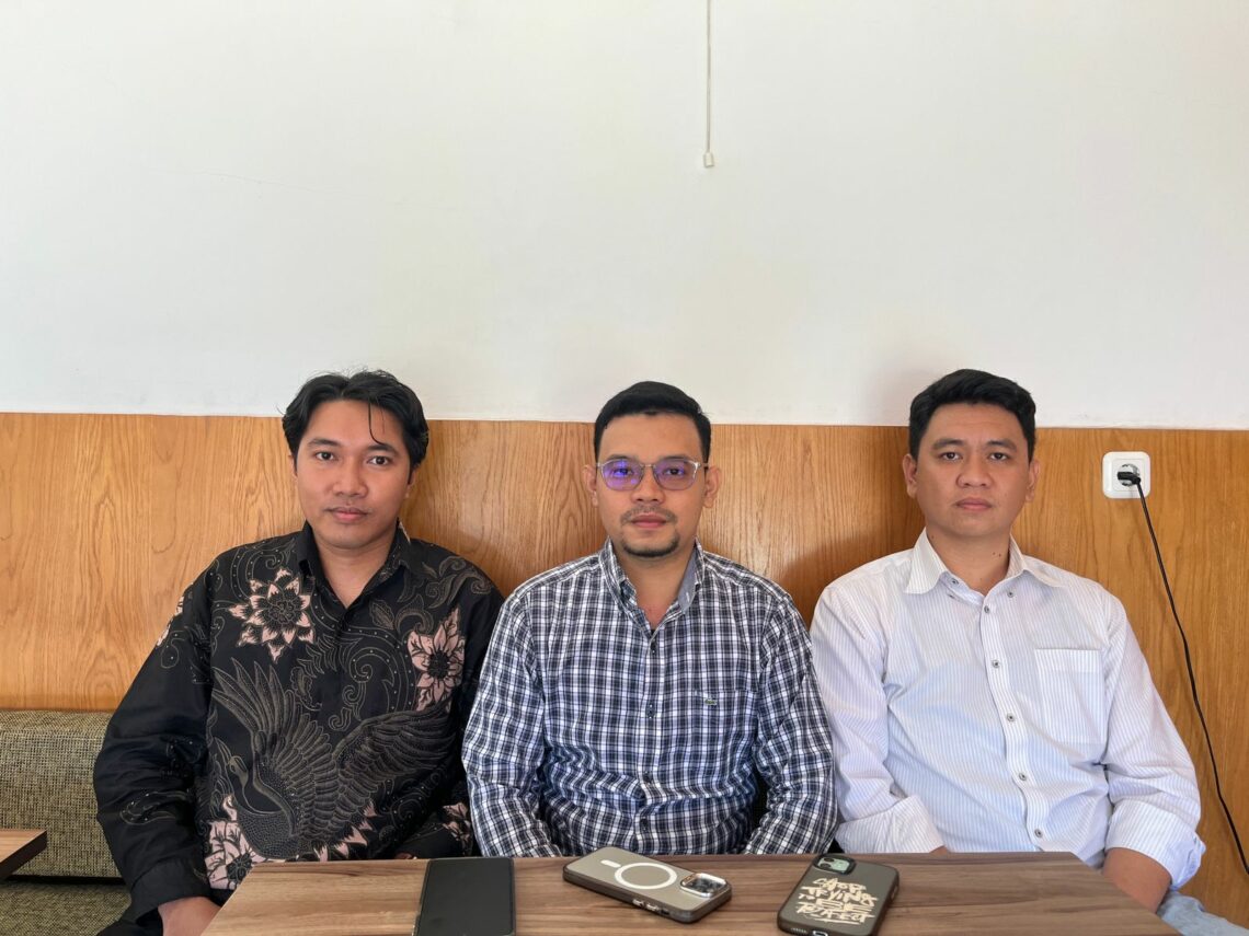 Kuasa hukum pemilik lahan Beddu Karim usai melaporkan PT OSS di Polda Sultra