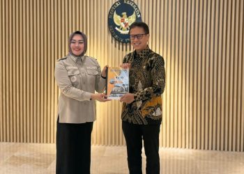 Wali Kota Kendari, Siska Karina Imran bersama Menkes RI, Budi Gunadi Sadikin