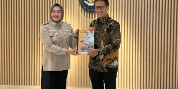 Wali Kota Kendari, Siska Karina Imran bersama Menkes RI, Budi Gunadi Sadikin