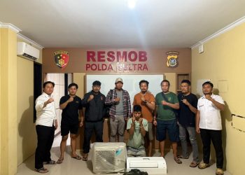 Pelaku saat diringkus tim Resmob Polda Sultra bersama barang bukti