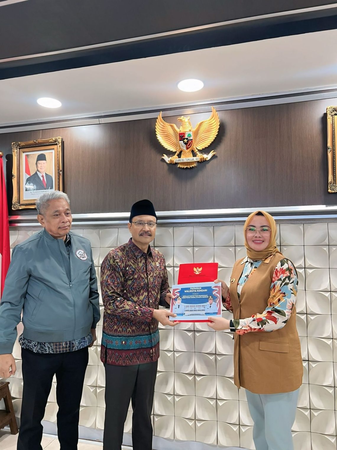 Wali Kota Kendari Siska Karina Imran saat bertemu Menteri Sosial (Mensos) Saifullah Yusuf atau Gus Ipul dan Wamensos Agus Jabo Priyono di Jakarta