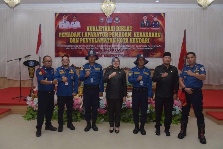 Wali Kota usai membuka Kualifikasi Diklat Pemadam I Aparatur Pemadam Kebakaran dan Penyelamatan Kota Kendari tahun 2025