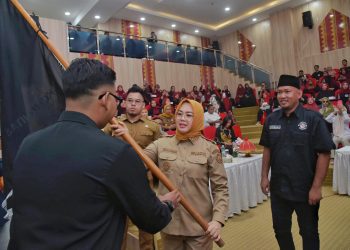 Wali Kota Kendari, Siska Karina Imran didampingi Wakil Wali Kota, Sudirman mengukuhkan Komunitas Kuliner Tripelka