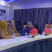 Kadis Kominfo Kendari, Sahuriyanto Meronda, SP., MM., dan Dekan FISIP UHO, Prof. Dr. Eka Suaib, M.Si.