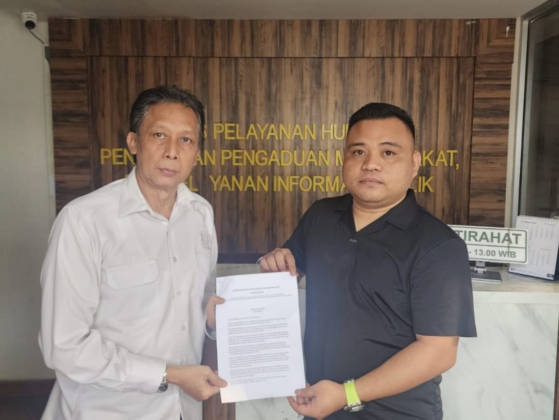 Direktur AMPUH Sultra, Hendro Nilopo melaporkan PT BSJ di Kejagung RI