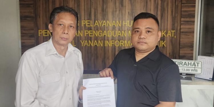 Direktur AMPUH Sultra, Hendro Nilopo melaporkan PT BSJ di Kejagung RI