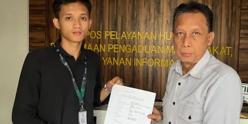 AMPUH Sultra saat resmi melaporkan Bupati Mubar LDW di Kejagung RI