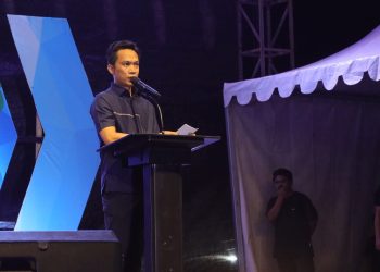 Bupati Konut saat membuka resmi Wonua Oheo Camping Festival 2025 di Pantai Taipa