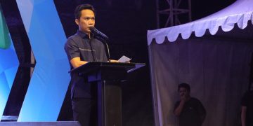 Bupati Konut saat membuka resmi Wonua Oheo Camping Festival 2025 di Pantai Taipa