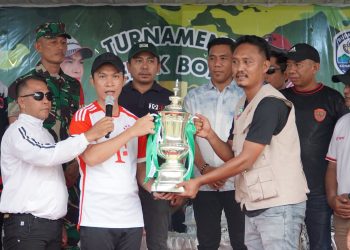 Bupati Ikbar saat membuka Turnamen Sepak Bola Bupati Cup Konut 2025