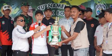 Bupati Ikbar saat membuka Turnamen Sepak Bola Bupati Cup Konut 2025