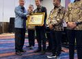 Bupati Konsel Terima Penghargaan Paritrana Award 2025 diserahkan langsung oleh Gubernur Sultra