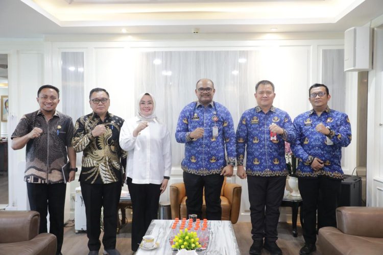 Wali Kota Kendari, Siska Karina Imran saat bertemu Dirjen Bina Adwil Kemendagri