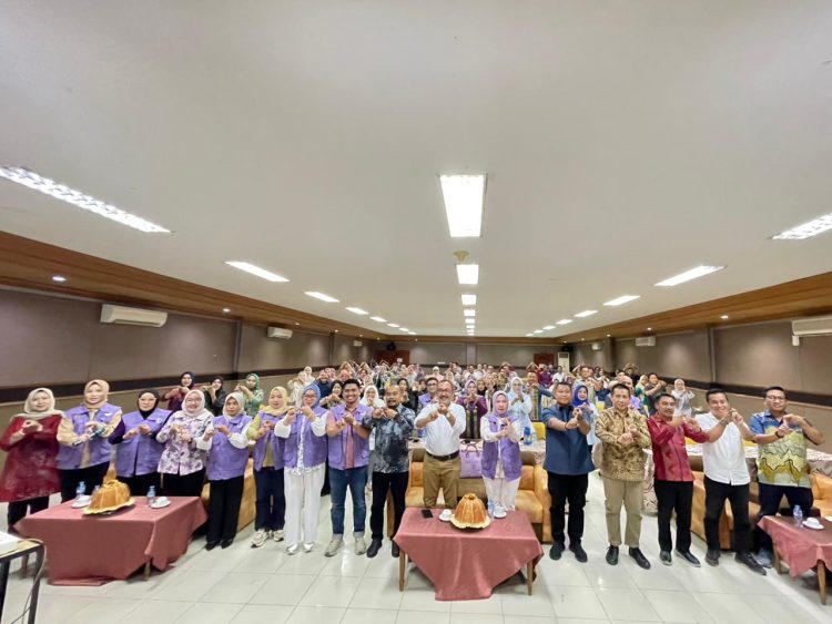 Para peserta mengikuti sosialisasi Posyandu 6 Bidang Standar Pelayanan Minimum yang dibuka oleh Asisten I Bidang Pemerintahan, Ivan Ardiansyah, S.STP, mewakili Sekda Konsel