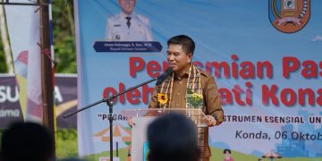 Bupati Konsel, Irham Kalenggo meresmikan Pasar Konda