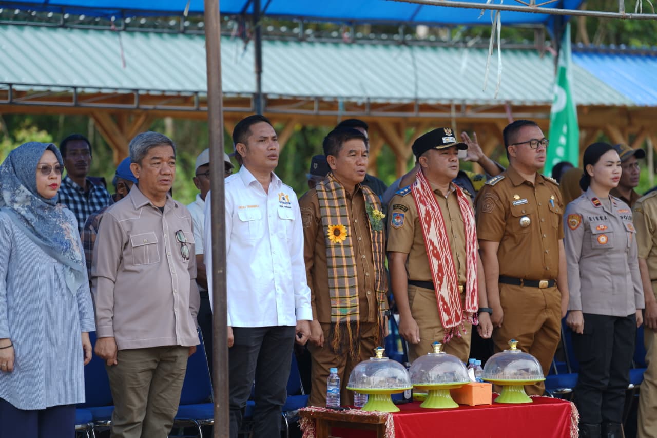 Bupati Konsel Resmikan Pasar Konda, Perkuat Ekonomi dan Kesejahteraan Masyarakat 11 Bupati Konsel Resmikan Pasar Konda, Perkuat Ekonomi dan Kesejahteraan Masyarakat