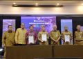 Wali Kota Kendari, Bupati Konawe, serta Asisten I Bidang Pemerintahan Pemkab Konsel, Ivan Ardiansyah, mewakili Bupati Konsel usai penandatanganan Forkestra 2025