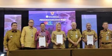 Wali Kota Kendari, Bupati Konawe, serta Asisten I Bidang Pemerintahan Pemkab Konsel, Ivan Ardiansyah, mewakili Bupati Konsel usai penandatanganan Forkestra 2025