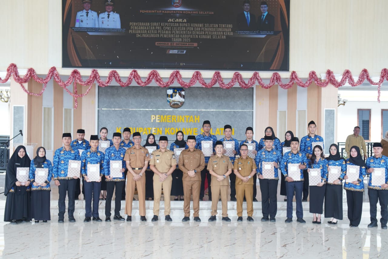 Bupati Konsel Resmi Serahkan SK PNS dan PPPK Tahap II, Tekankan Beberapa Hal 13 Bupati Konsel Resmi Serahkan SK PNS dan PPPK Tahap II, Tekankan Beberapa Hal