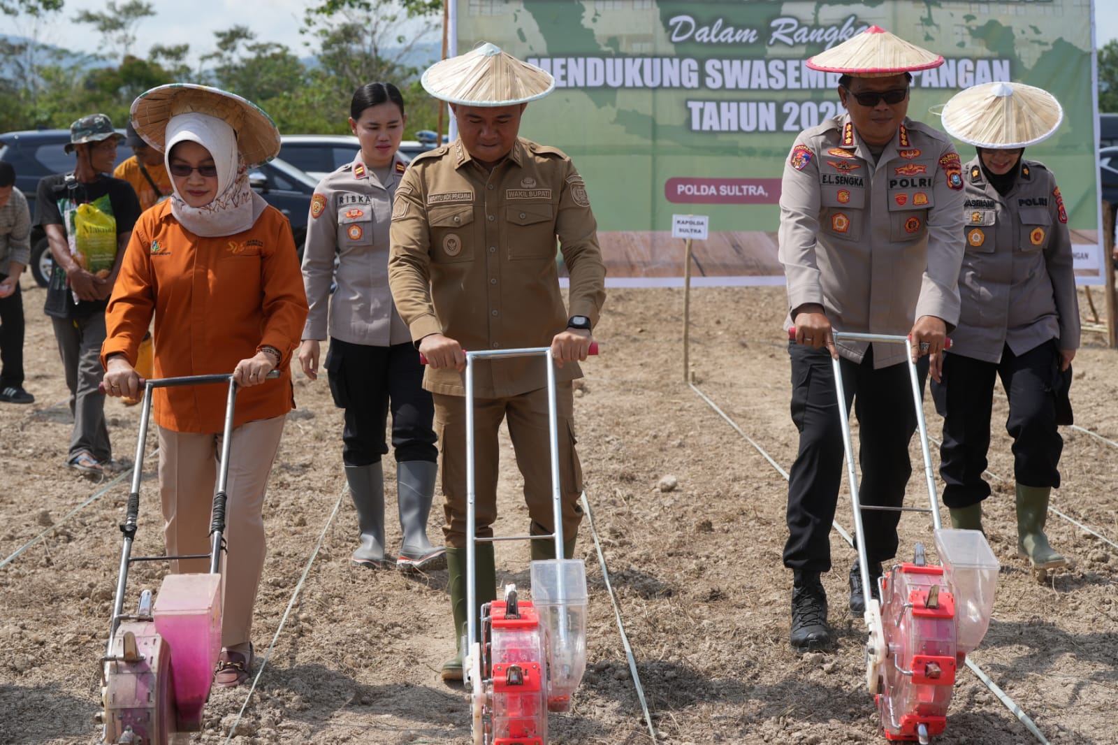 Wabup Konsel Hadiri Penanaman Jagung Serentak, Dukung Swasembada Pangan 2025