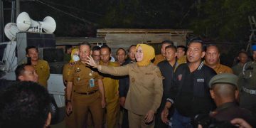 Wali Kota Kendari, Siska Karina Imran meninjau langsung lokasi pembangunan Perumahan Azalia Zaki Hills Resident yang diduga menyebabkan banjir lumpur yang merendam permukiman dan fasilitas pendidikan