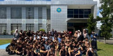 SMPN 18 dan SD Islam Insan Unggul saat mengunjungi BNN Sultra