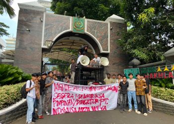 PERSAMA Sultra saat aksi di Kantor Kejagung RI terkait dugaan pertambangan ilegal PT Indonusa Arta Mulya