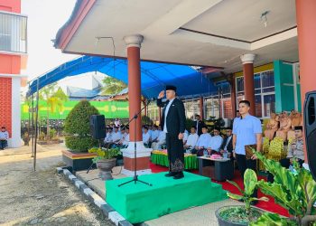 Wabup Konsel bertindak sebagai Pembina Upacara peringatan Hari Santri