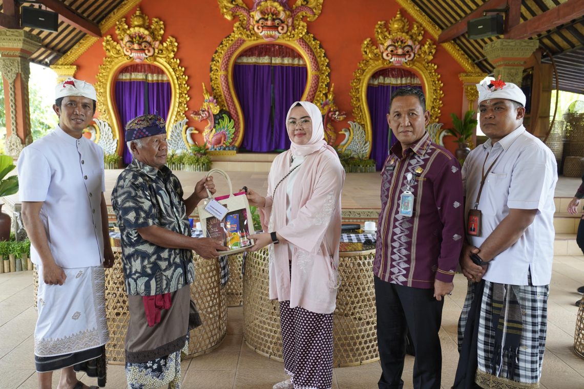 Wali Kota Kendari, Siska Karina Inran saat mengunjungi Penglipuran Bali