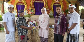 Wali Kota Kendari, Siska Karina Inran saat mengunjungi Penglipuran Bali