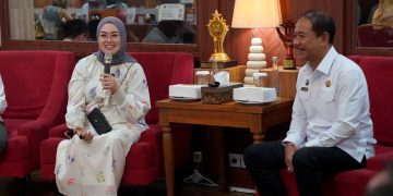 Wali Kota Kendari, Siska Karina Imran saat mengunjungi MPP Badung yang diterima langsung oleh Kepala DPM-PTSP Kabupaten Badung