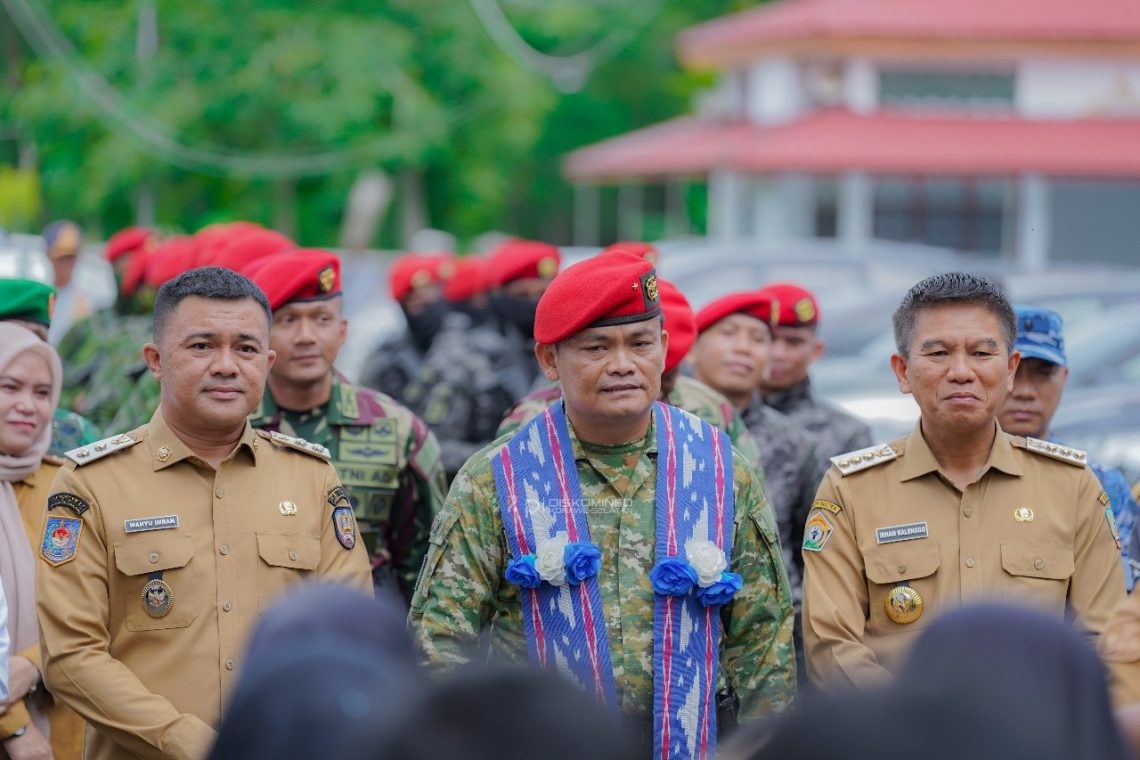 Bupati dan Wabup Konsel menyambut kedatangan Grup V Kopassus di Rujab