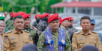 Pemda Konsel Sambut Kedatangan Grup V Kopassus di Andoolo 1 Bupati dan Wabup Konsel menyambut kedatangan Grup V Kopassus di Rujab