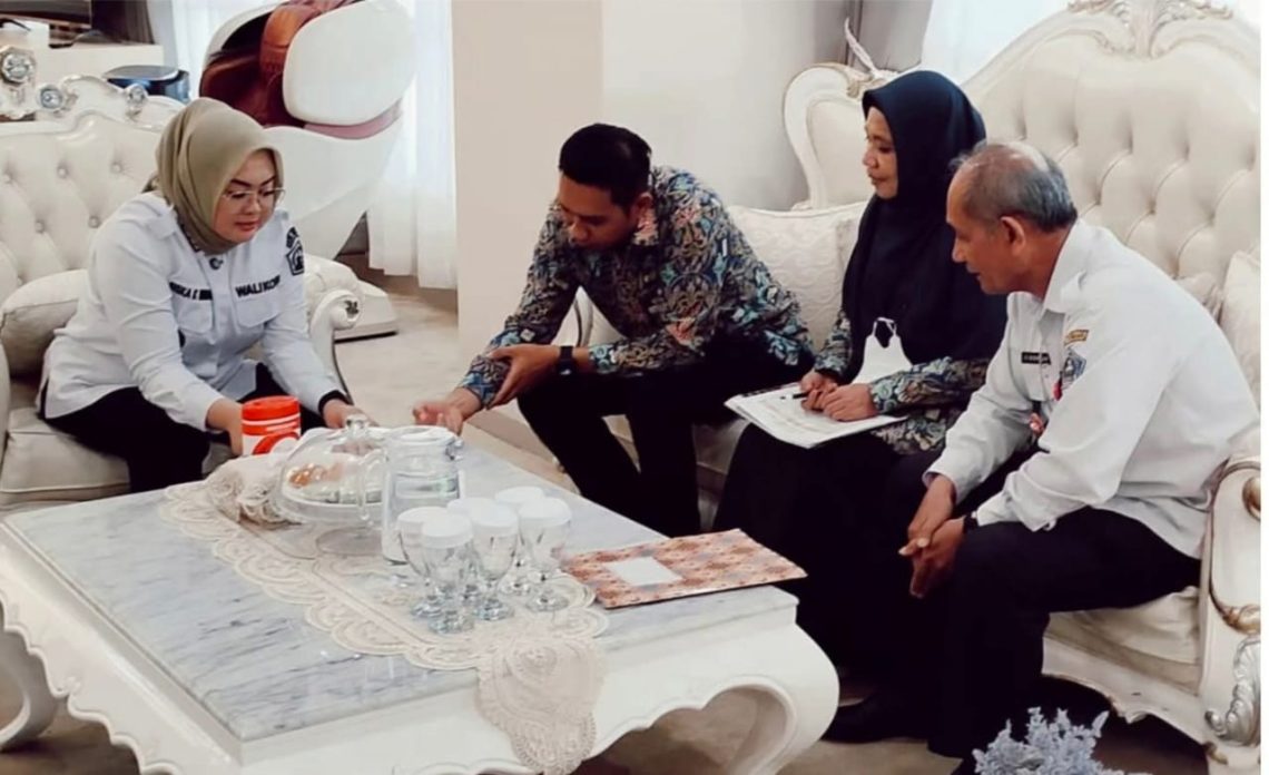 Pemkot Kendari Dukung Percepatan Pembangunan Sekolah Rakyat 10 Pertemuan Satker Pelaksanaan Prasarana Strategis Sultra, Kementerian PUPR bersama Wali Kota Kendari, dr. Hj. Siska Karina Imran, SKM