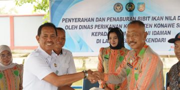 Lapas Kendari Terima Bantuan Bibit Ikan Dari Dinas Perikanan Konsel 1 Penyerahan bantuan bibit ikan ke Lapas Kendari