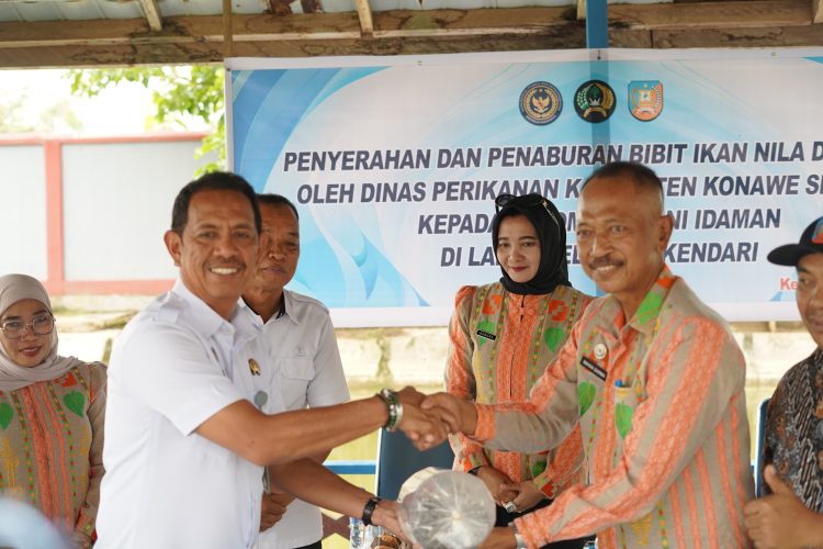 Lapas Kendari Terima Bantuan Bibit Ikan Dari Dinas Perikanan Konsel 10 Penyerahan bantuan bibit ikan ke Lapas Kendari