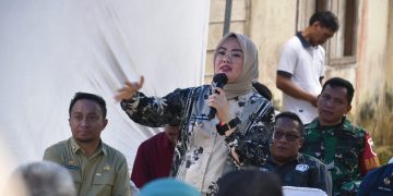 Bank Sampah Kodya Bawa Manfaat Ekonomi Bagi Warga, Dua Minggu Hasilkan Jutaan 1 Wali Kota Kendari, dr Siska Karina Imran meninjau bank sampah di Lorong Kodya, Kelurahan Watu-watu