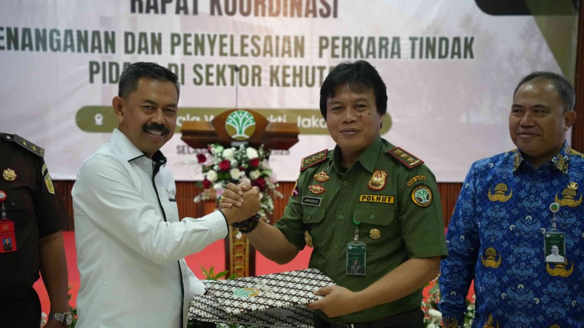 Satgas P4SK Dibentuk, Perusahaan Perusak Kawasan Hutan Bakal Ditindak 10 Ditjen Gakkum Kehutanan, bersama Jampidum menandatangani Perjanjian Kerja Sama (PKS) tentang Penanganan dan Penyelesaian Perkara Tindak Pidana di Sektor Kehutanan